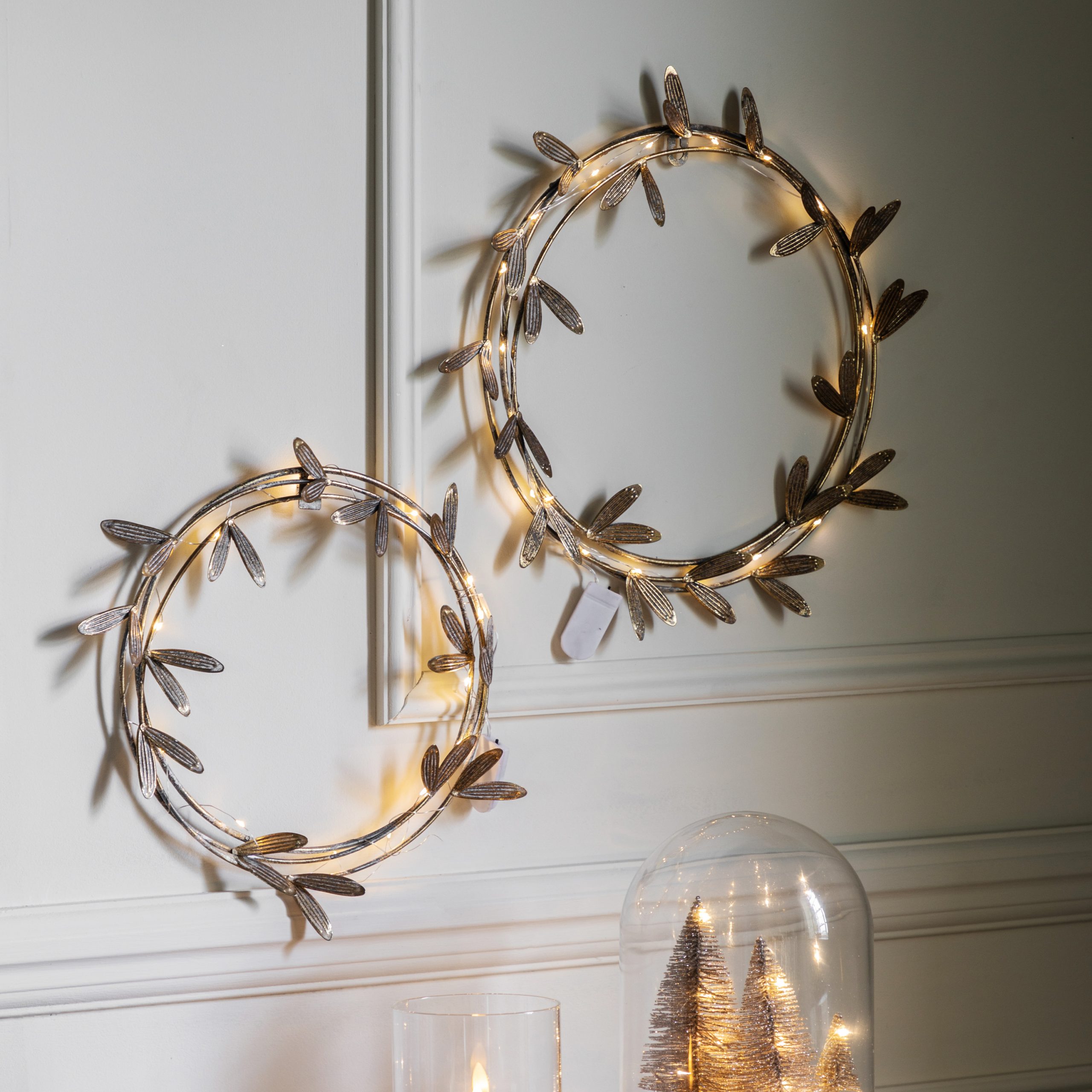 Gallery Direct Mistletoe Wreath with LED Gold