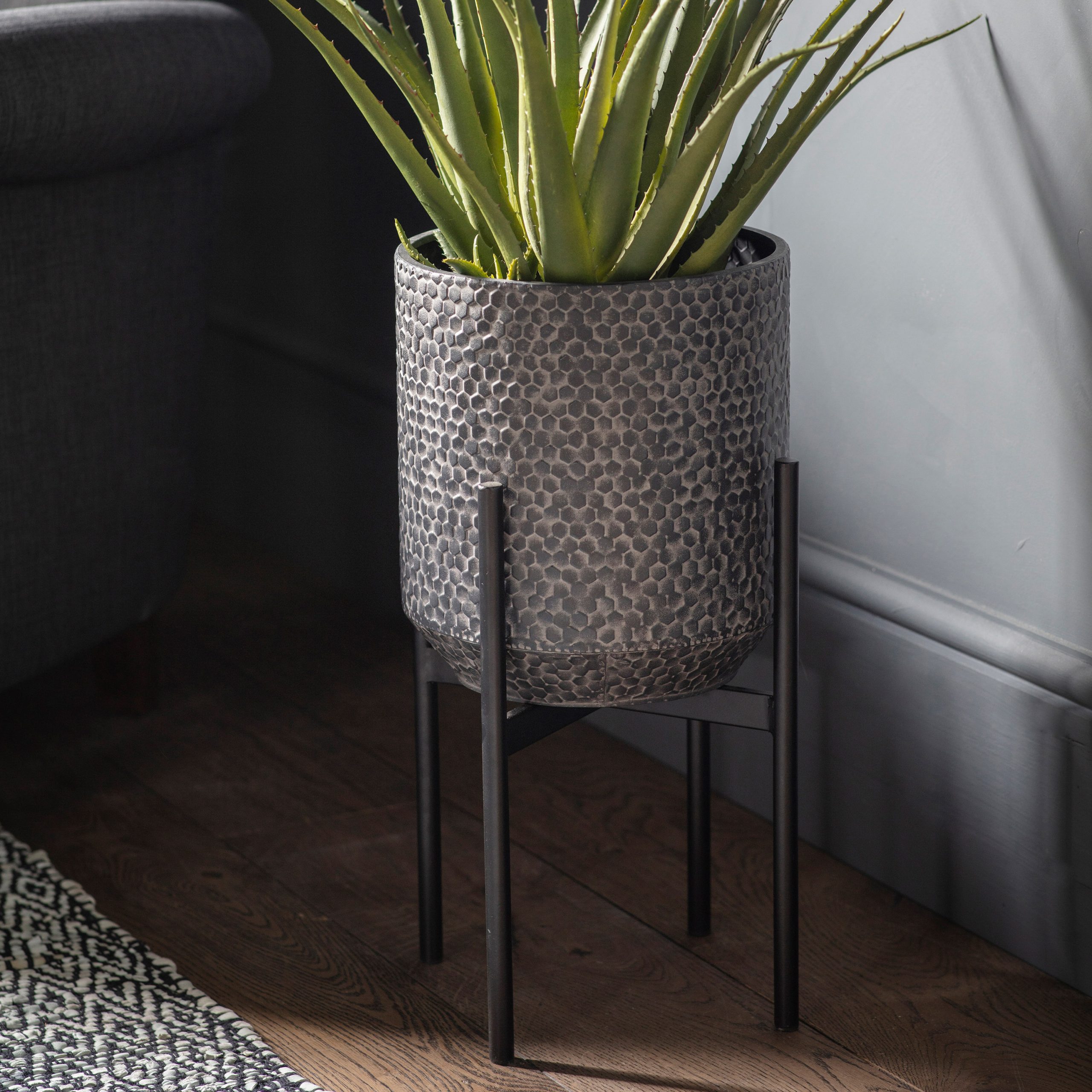 Gallery Direct Anders Metal Planter Black